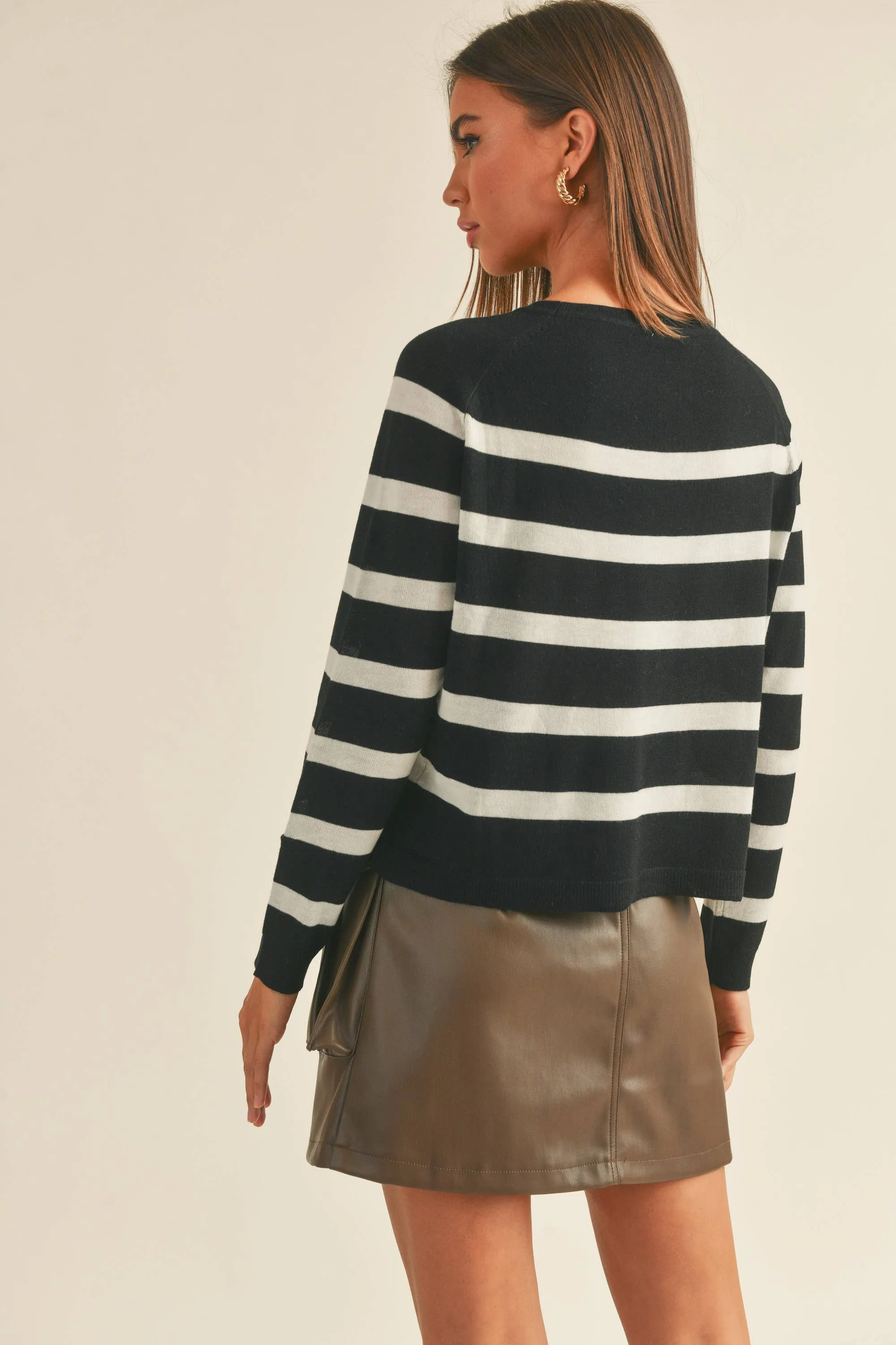 STRIPED ROUND NECK BASIC BODY SWEATER TOP