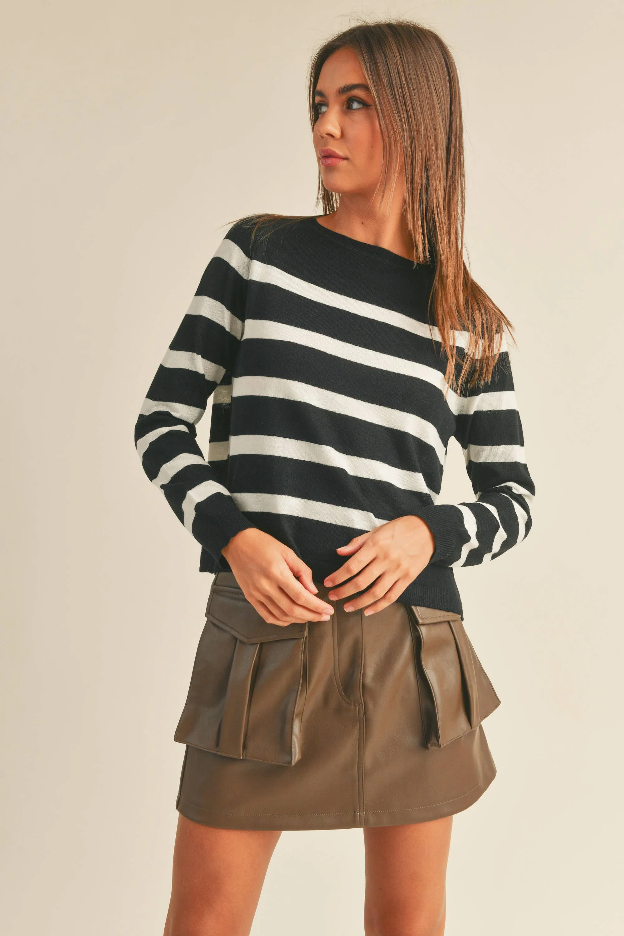 STRIPED ROUND NECK BASIC BODY SWEATER TOP