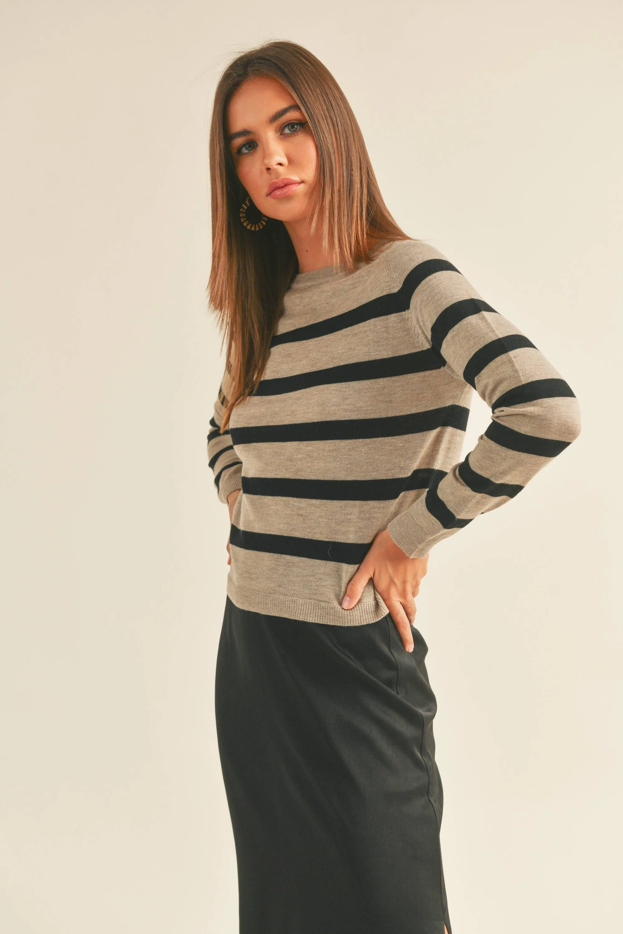 STRIPED ROUND NECK BASIC BODY SWEATER TOP