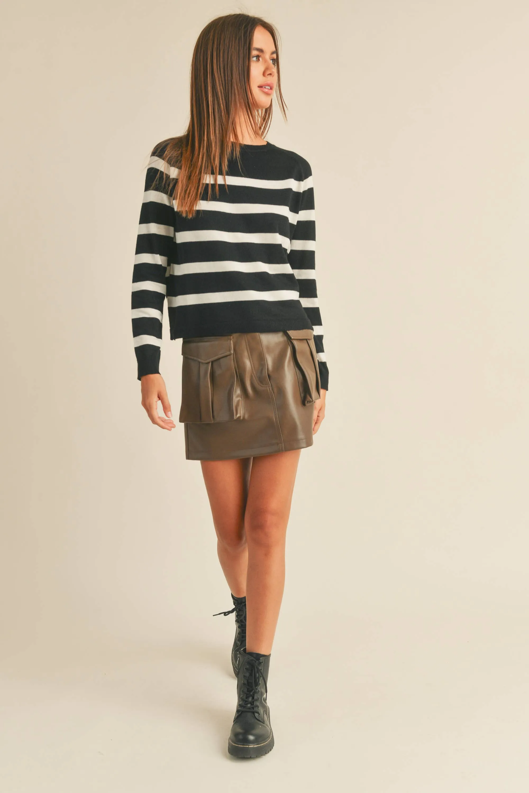 STRIPED ROUND NECK BASIC BODY SWEATER TOP